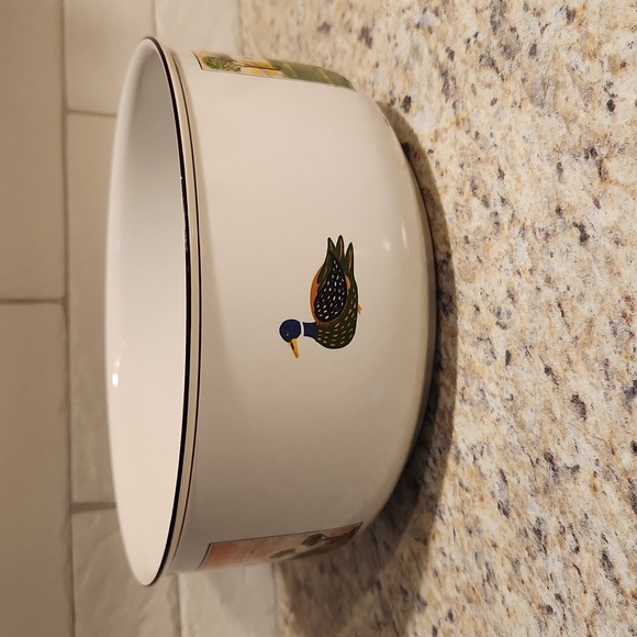 Villeroy and Boch Design Naif 9" Round Vegetable Bowl - Picture 4 of 7